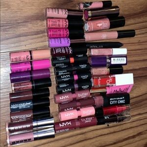 Many different Lipstick Bundle